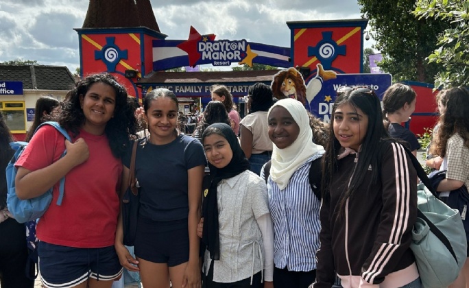 Latest News » Senior School Celebrates End of Term with Theme Park Adventures